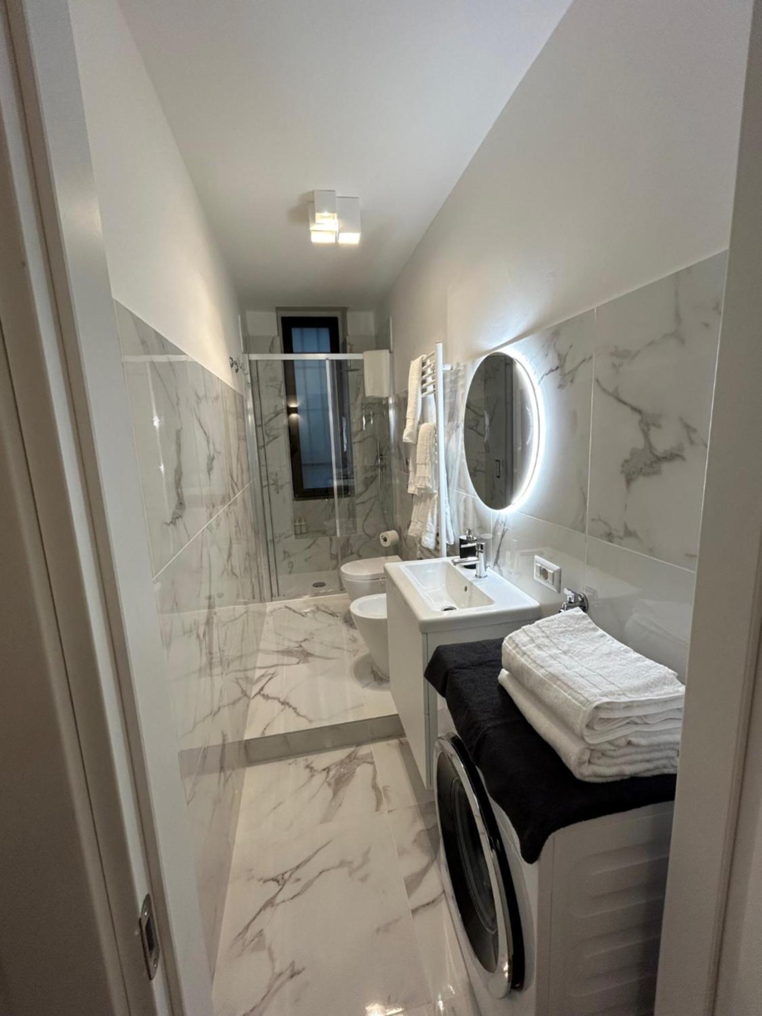 Studio Apartment Near Bocconi Milánó Kültér fotó